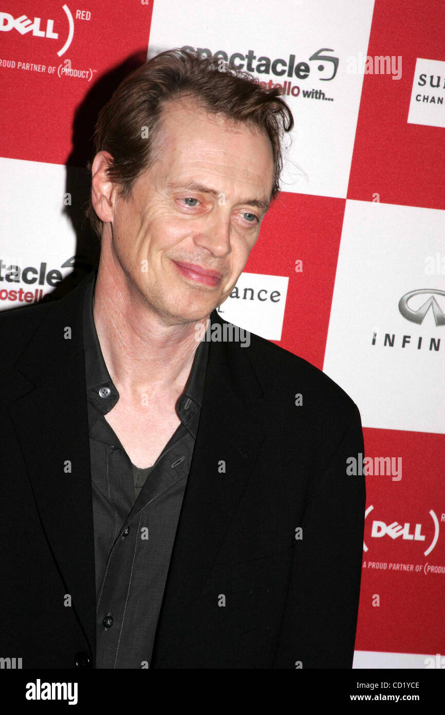 6 novembre 2008 - New York, New York, États-Unis - Elvis Costello CRÉE UN SPECTACLE DE FÊTE SON NOUVEAU Sundance Channel TV, ''SPECTACLE : Elvis Costello AVEC, À L'"" EDISON BALLROOM.WEST 57TH STREET 11-06-2008. 2008.Steve Buscemi.K60102RM(Image Crédit : Â© Rick Mackler/Photos/ZUMAPRE Globe Banque D'Images