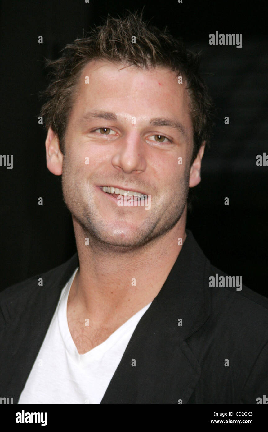 Mar 03, 2008 - New York, NY, USA - Animal Planet DAVE SALMONI hôte arrive pour Cosmopolitan's Fun Fearless Déjeuner de remise des prix de l'homme tenue au Cipriani 42nd Street. (Crédit Image : © Nancy/Kaszerman ZUMA Press) Banque D'Images