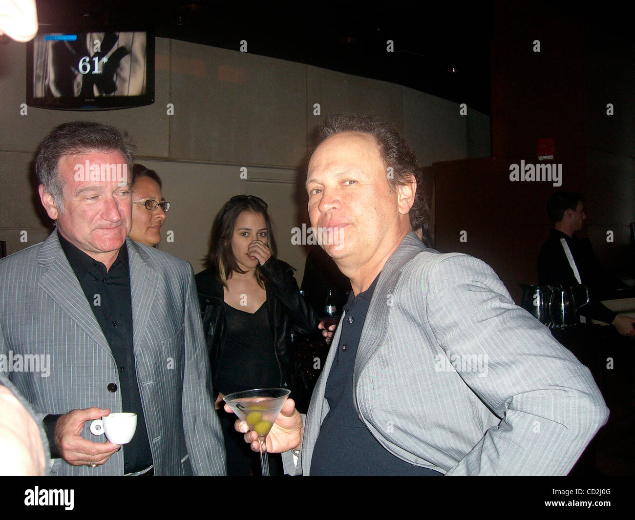 E-mail de l'expéditeur : scherzer@sptimes.com fille Téléphone : x3332 Attention : Demuesy, Scott (National, de l'État et métro) Nom de fichier : RobinWilliamsBillyCrystal.jpg Photo Credit : Amy Scherzer Légende : 5027  = = Robin Williams, à gauche, s'est rendu à Tampa pour voir son ami Billy Crystal jouer pour les Yankees de New York le Mar Banque D'Images