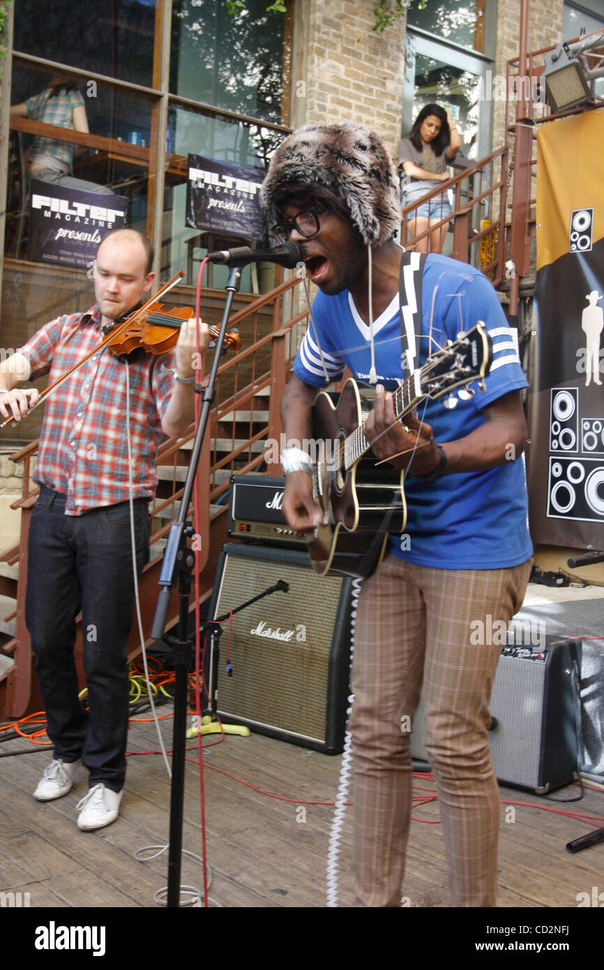 Lightspeed Champion à la Cour de cèdre à Austin au Texas le 14 mars 2008 lors de SXSW 2008. South by Southwest. Devonte Hynes - in hat Banque D'Images