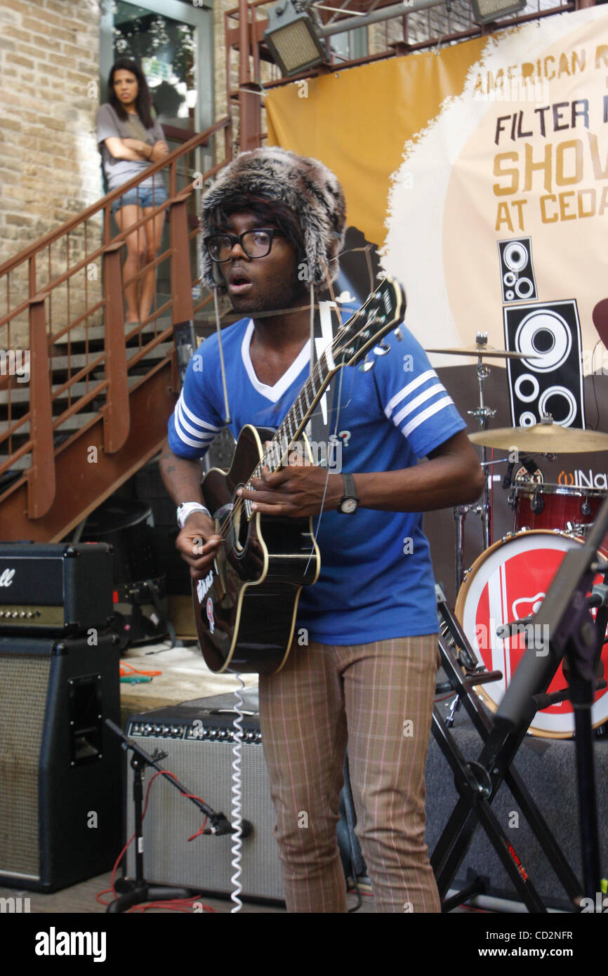 Lightspeed Champion à la Cour de cèdre à Austin au Texas le 14 mars 2008 lors de SXSW 2008. South by Southwest. Devonte Hynes - in hat Banque D'Images