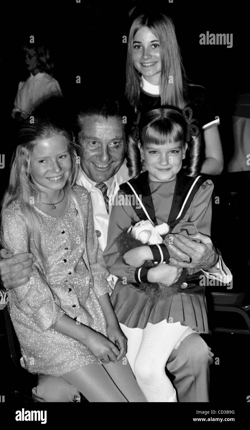 24 avril 2008 - Hollywood, Californie, États-Unis - 7660.HOLLYWOOD STAR PARADE 11-25-1970.EVE PLUMB__SUSAN OLSEN MAUREEN MCCORMICK. - - 1970 Crédit : Image(Â© Phil Roach/Photos/ZUMAPRESS.com) Globe Banque D'Images