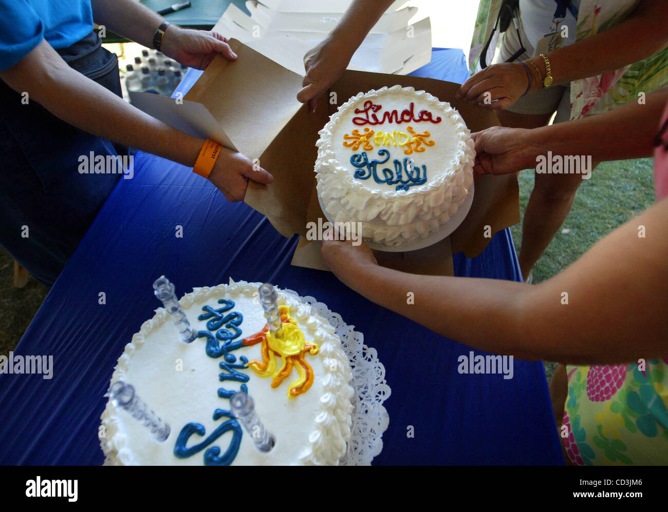 Brule Le Gateau Banque D Image Et Photos Alamy Brule Le Gateau Banque D Image Et Photos Alamy