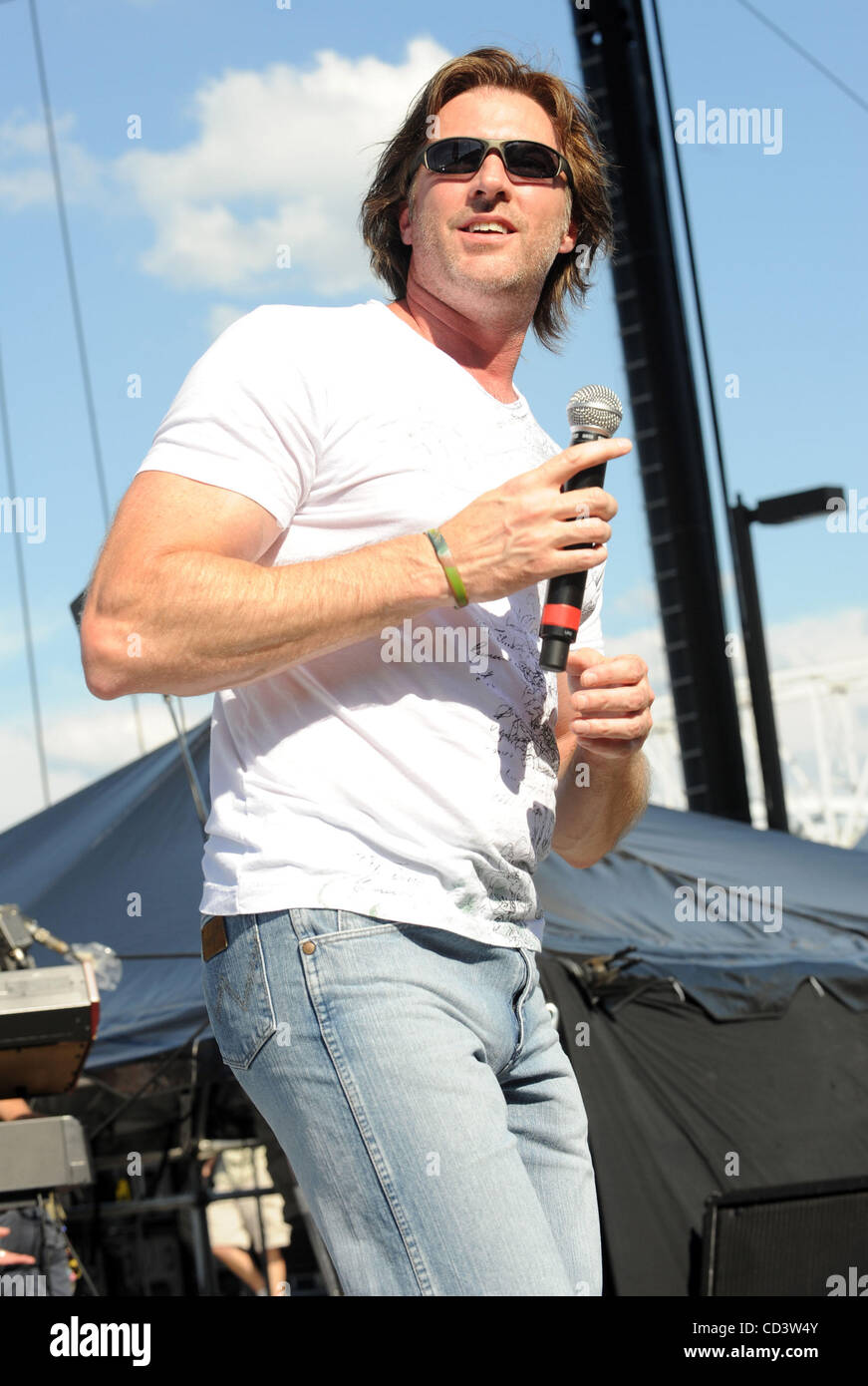 Jun 7, 2008 - Nashville, Tennessee, USA - Chanteur DARRYL WORLEY effectue live at the Riverfront étapes dans le cadre du CMA 2008 Fête de la musique. Le CMA Music Festival est le plus grand festival de musique country. Les 4 jours de l'événement annuel a lieu dans le centre de Nashville qui est couronné dans la ville de la musique. Banque D'Images