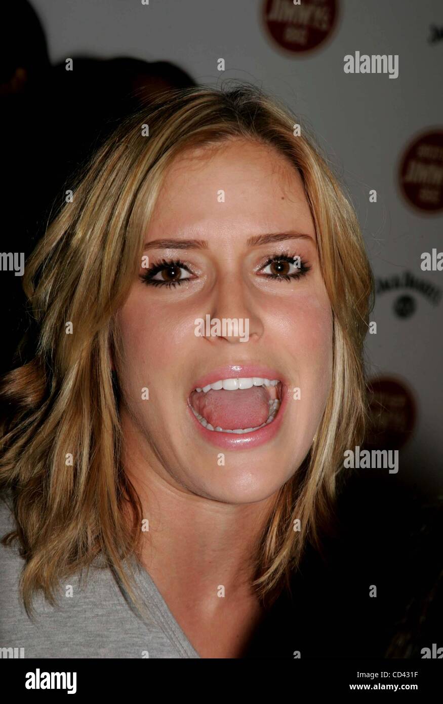 Le 24 juillet 2008 - New York, New York, États-Unis - OUVERTURE OFFICIELLE DU FRÈRE JIMMY'S BBQ.MURRY HILL 07-24-2008. 2008..KRISTIN CAVALLARI.K59062RM(Image Crédit : Â© Rick Mackler/Photos/ZUMAPRESS.com) Globe Banque D'Images