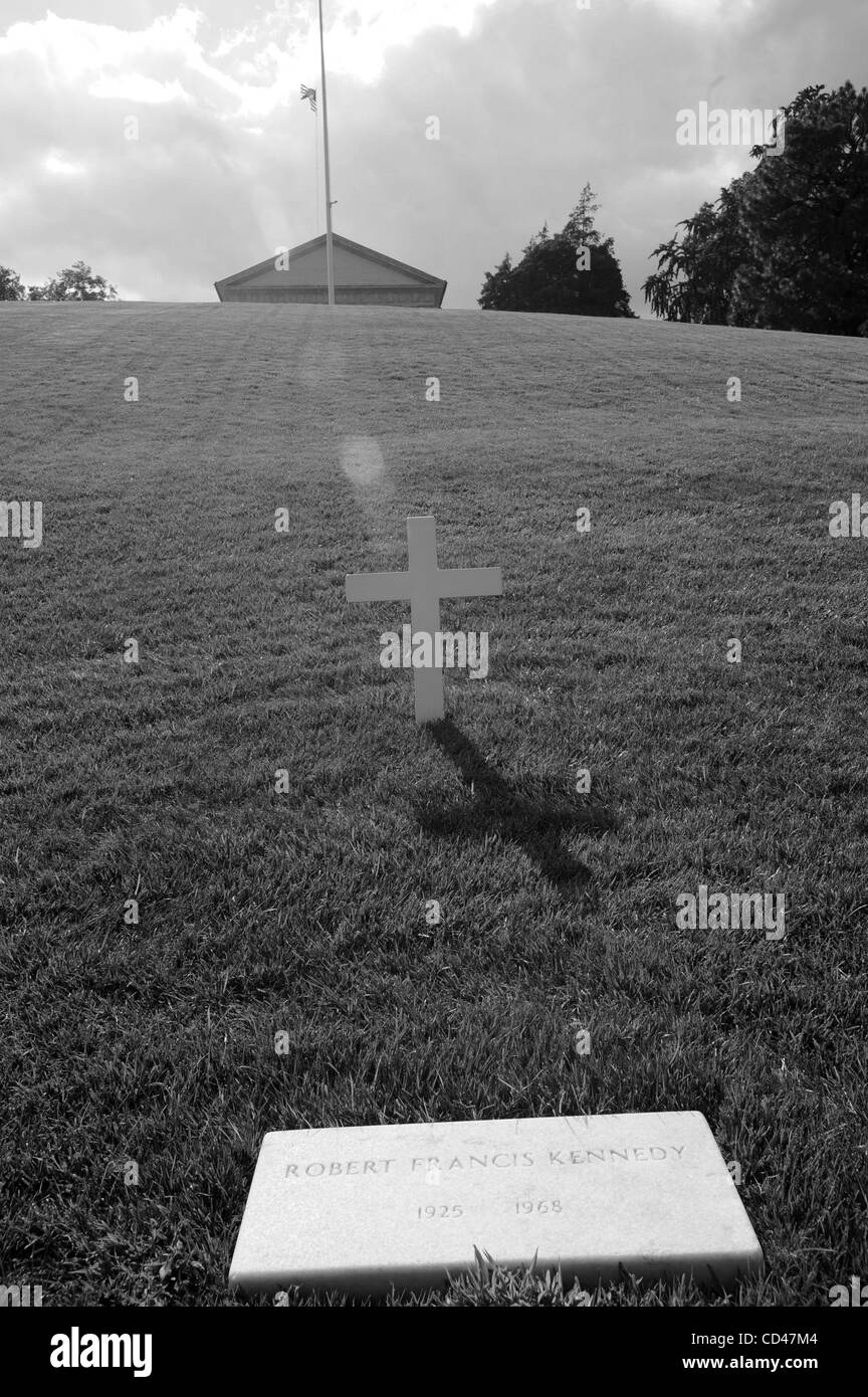 Sep 4, 2008 - Arlington, Virginie, USA - La tombe de Robert Kennedy à Arlington National Cemetery est un cimetière militaire aux États-Unis, établi au cours de la guerre civile américaine au motif d'Arlington House, autrefois le domaine de la famille de Robert E. Lee's épouse Mary Anna (Custi Banque D'Images