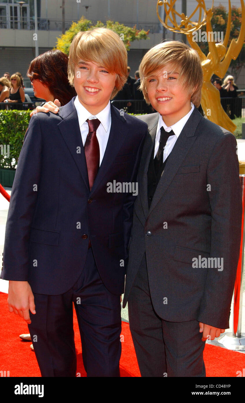13 septembre 2008 - Hollywood, Californie, États-Unis - J13707PR.L 2008 CREATIVE ARTS Primetime Emmy Awards, QUI A EU LIEU AU NOKIA THEATRE DE LOS ANGELES 09-13-2008. - - DYLAN SPROUSE ET COLE SPROUSE(Image Crédit : Â© Phil Roach/Photos/ZUMAPRESS.com) Globe Banque D'Images