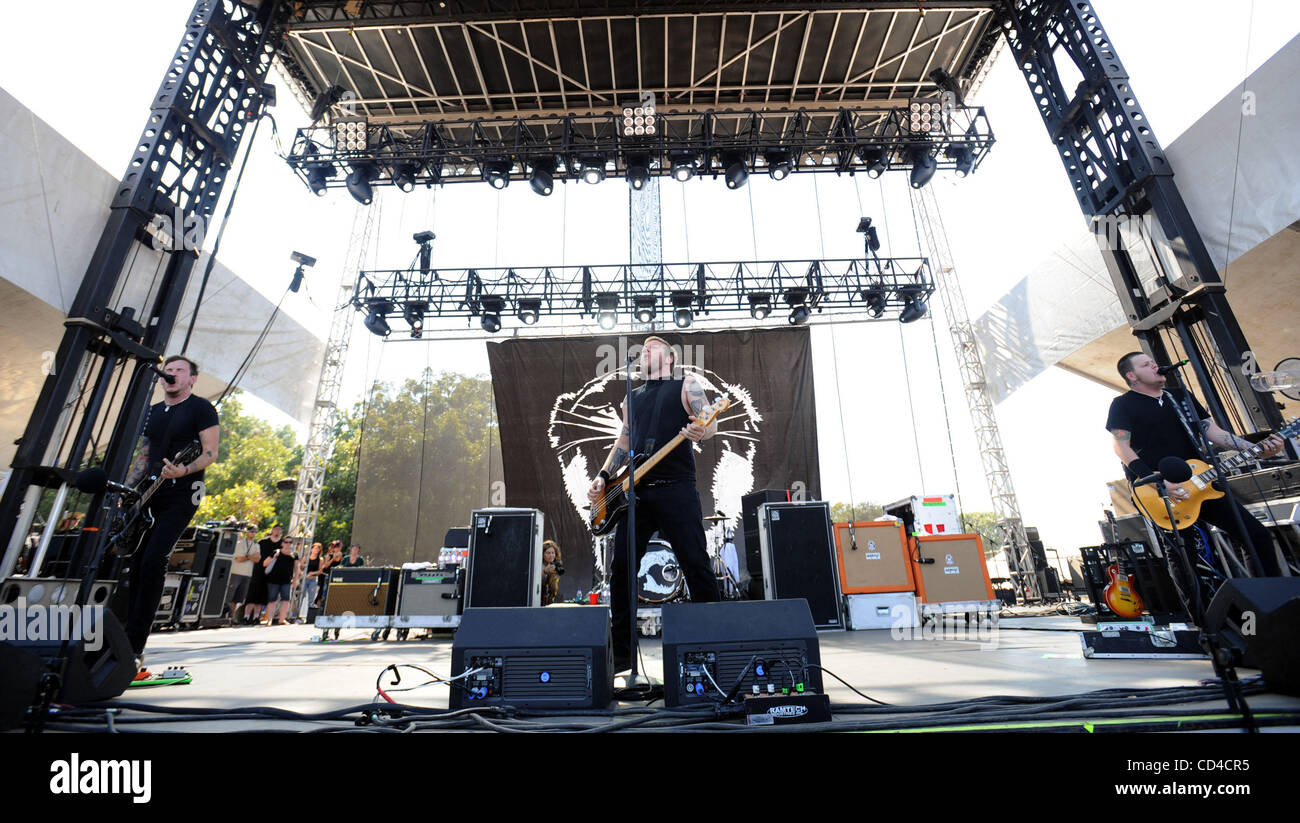 Sep 28, 2008 - Austin, Texas, USA - (L-R) chanteur/guitariste TOM GABEL, le guitariste basse ANDREW SEWARD, du batteur WARREN OAKES et guitariste JAMES BOWMAN de la bande Contre moi il se produit dans le cadre de la 2008 Austin City Limits Music Festival qui a eu lieu à Zilker Park situé à Austin. Les trois Banque D'Images