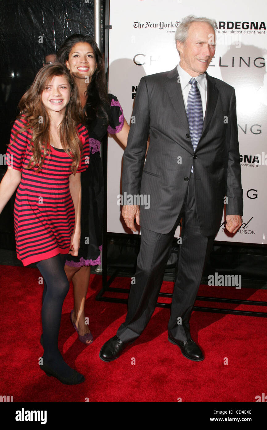 Oct 04 08 New York Ny Usa Clint Eastwood Epouse Dina Ruiz Eastwood Et Sa Fille Morgan Eastwood A La Premiere De Changeling Qui S Est Tenue Au Cours De La