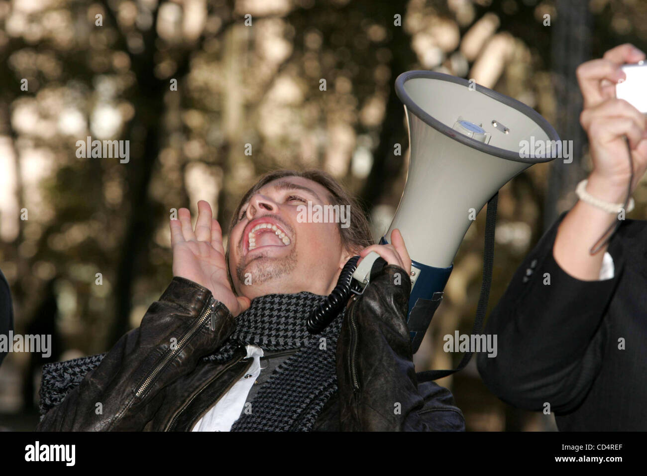 20 octobre 2008 - New York, New York, États-Unis - TEEN IDOL HANSON DIRIGE UN GROUPE D'ENREGISTREMENT UN MILE DE MARCHE PIEDS NUS AUTOUR DE TIMES SQUARE POUR LES CONTRIBUTIONS AU PROFIT DE LA LUTTE CONTRE LE SIDA ET LA FAIM EN AFRIQUE NEW YORK New York 10-17-2008..K59810RM.(Image Crédit : Â© Rick Mackler/Globe Photos/ZUMAPRESS.com Banque D'Images