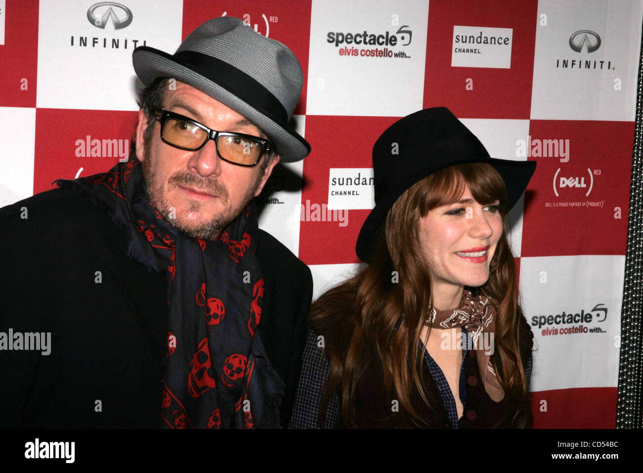 6 novembre 2008 - New York, New York, États-Unis - Elvis Costello CRÉE UN SPECTACLE DE FÊTE SON NOUVEAU Sundance Channel TV, ''SPECTACLE : Elvis Costello AVEC, À L'"" EDISON BALLROOM.WEST 57TH STREET 11-06-2008. L'année 2008. ELVIS COSTELLO ET JENNY LEWIS.K60102RM(Image Crédit : Â© Rick Mackler/ Banque D'Images
