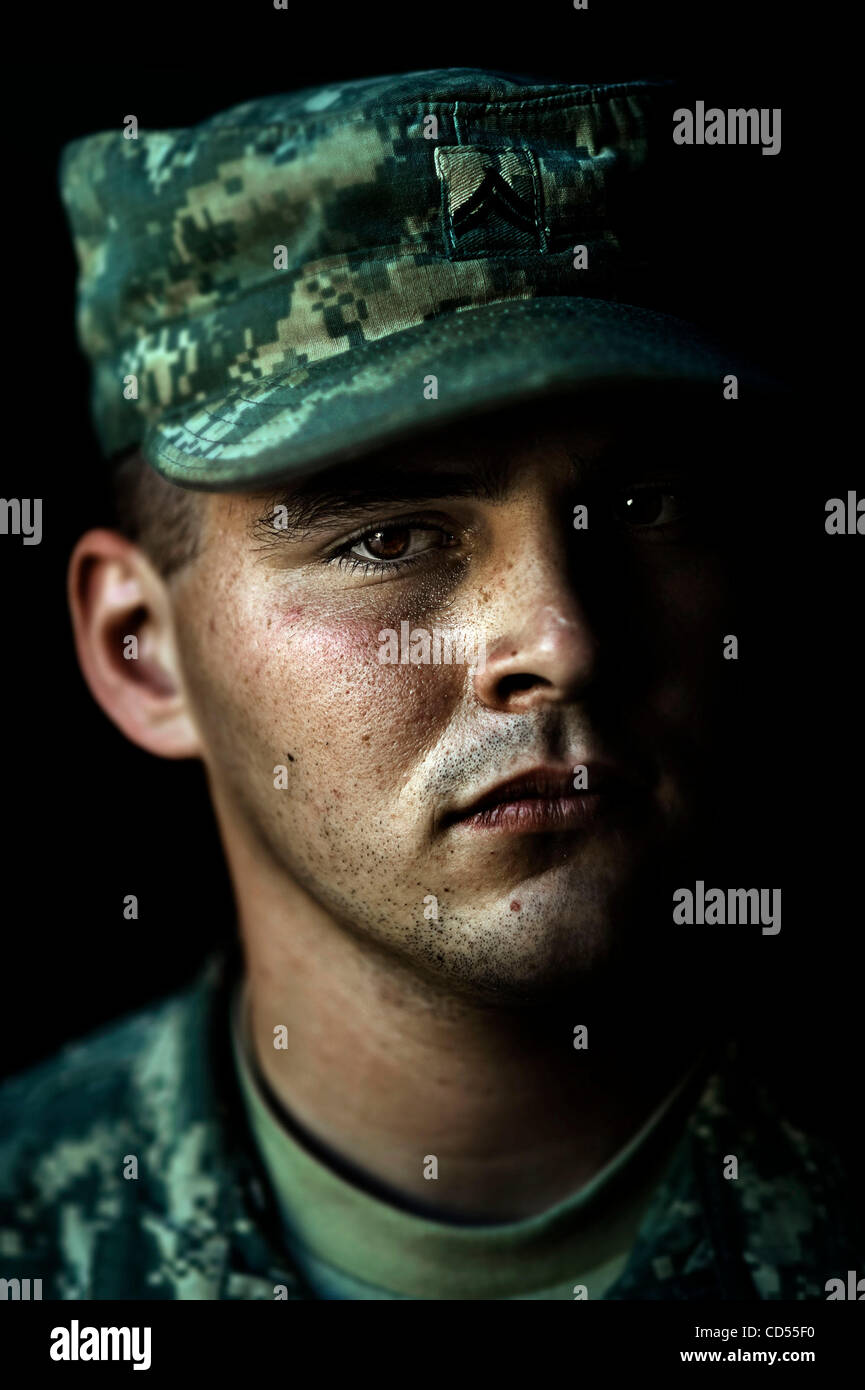 Nov 11, 2008 - Le Balad, Salah ad Din, l'Iraq - LE CPL TYLER Q GILMAN, 21-AC peloton, Compagnie H, de Spokane, WA. Soldats du 1er Bataillon du Régiment d'infanterie 1-161, 81e Brigade Combat Team. Les soldats de la Garde nationale de Washington, 161e Régiment d'infanterie. Ils ont laissé leur famille, amis une Banque D'Images