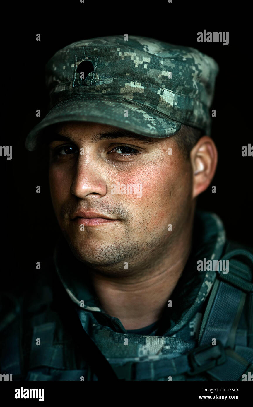 Nov 11, 2008 - Le Balad, Salah ad Din, l'Iraq - SPC. JOEL DOUBEK, 24-H Company, 1-161dans de Spokane, WA. Soldats du 1er Bataillon du Régiment d'infanterie 1-161, 81e Brigade Combat Team. Les soldats de la Garde nationale de Washington, 161e Régiment d'infanterie. Ils ont quitté leurs familles, leurs amis et les Banque D'Images