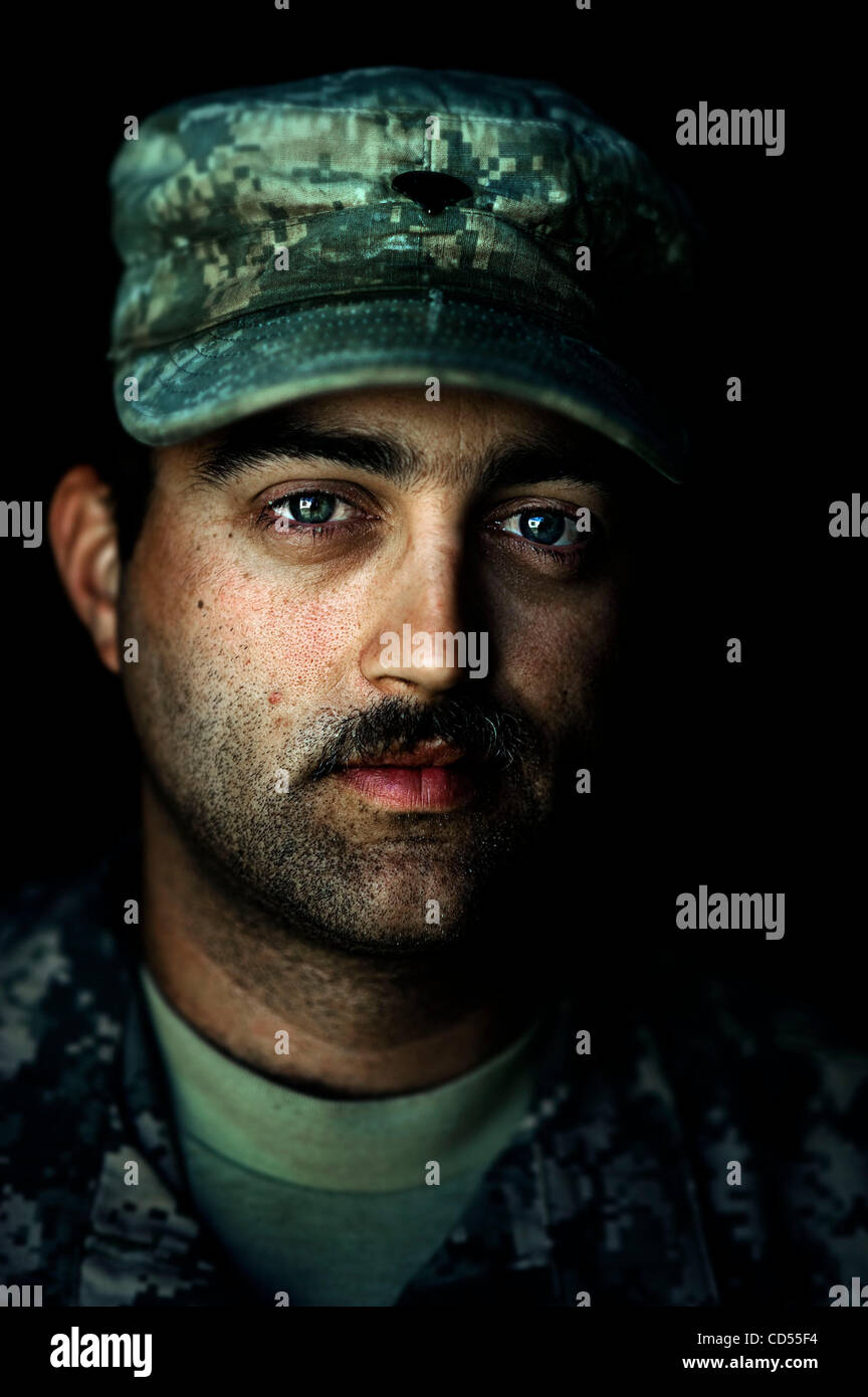 Nov 11, 2008 - Le Balad, Salah ad Din, l'Iraq - Un GOATZ PATRICK SPC, 29-1er peloton, Compagnie H, 1-161dans de Spokane, WA. Soldats du 1er Bataillon du Régiment d'infanterie 1-161, 81e Brigade Combat Team. Les soldats de la Garde nationale de Washington, 161e Régiment d'infanterie. Ils ont laissé leur famille, Banque D'Images