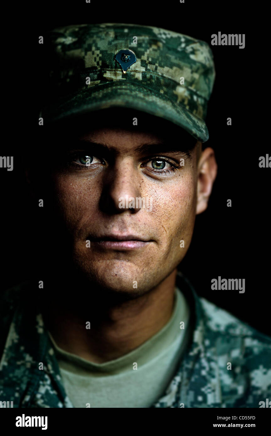 Nov 11, 2008 - Le Balad, Salah ad Din, l'Iraq - BRANDON SPC K FORLAND, 22-3rd e peloton de la Compagnie C, 1-161dans de Spokane, WA. Soldats du 1er Bataillon du Régiment d'infanterie 1-161, 81e Brigade Combat Team. Les soldats de la Garde nationale de Washington, 161e Régiment d'infanterie. Ils ont quitté leur familie Banque D'Images