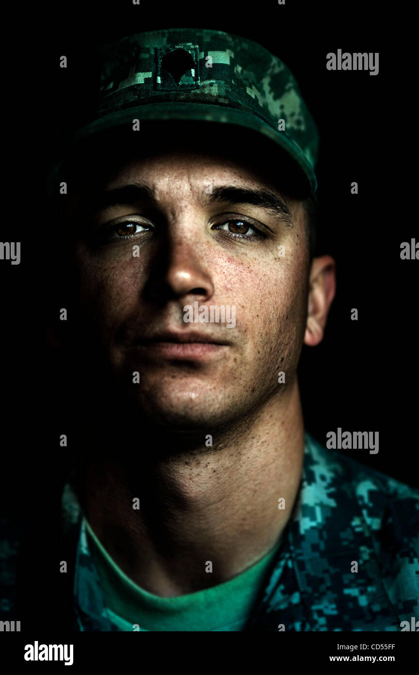 Nov 11, 2008 - Le Balad, Salah ad Din, l'Iraq - SPC STEVEN J CUISINES, 26-2ème peloton, Compagnie D, 1-161dans de Spokane, WA. Soldats du 1er Bataillon du Régiment d'infanterie 1-161, 81e Brigade Combat Team. Les soldats de la Garde nationale de Washington, 161e Régiment d'infanterie. Ils ont quitté leur familie Banque D'Images
