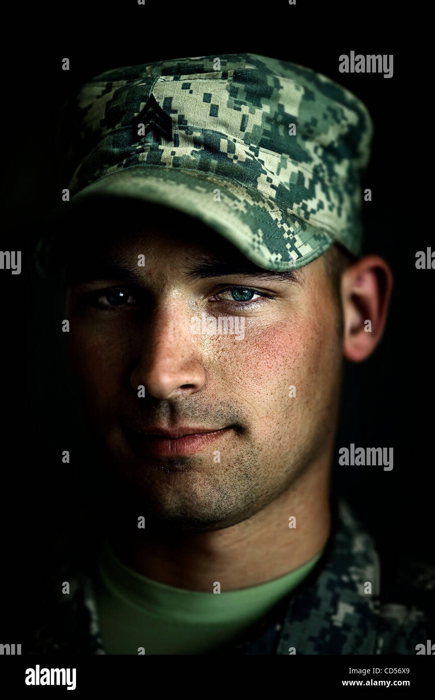 Nov 17, 2008 - Le Balad, de l'Iraq - Sgt. WILLIAM JACOBS, 24 ans, de Spokane Washington est à son deuxième tour en Iraq. Il et environ 300 autres soldats avec la région de Spokane 161e régiment d'infanterie, servent à 10 mois au Joint Base Balad où il y a la fourniture de la protection de convois. (Ima Crédit Banque D'Images