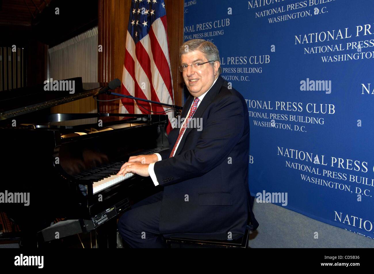 Mar. 17, 2008 - Washington, District of Columbia, États-Unis - J13083CB.Le Club national de la presse- Washington DC.compositeur primé Marvin Hamlisch effectue au National Press Club. 03-18-2008. - 2008(Credit Image : © Christy Bowe/Photos/ZUMAPRESS.com) Globe Banque D'Images