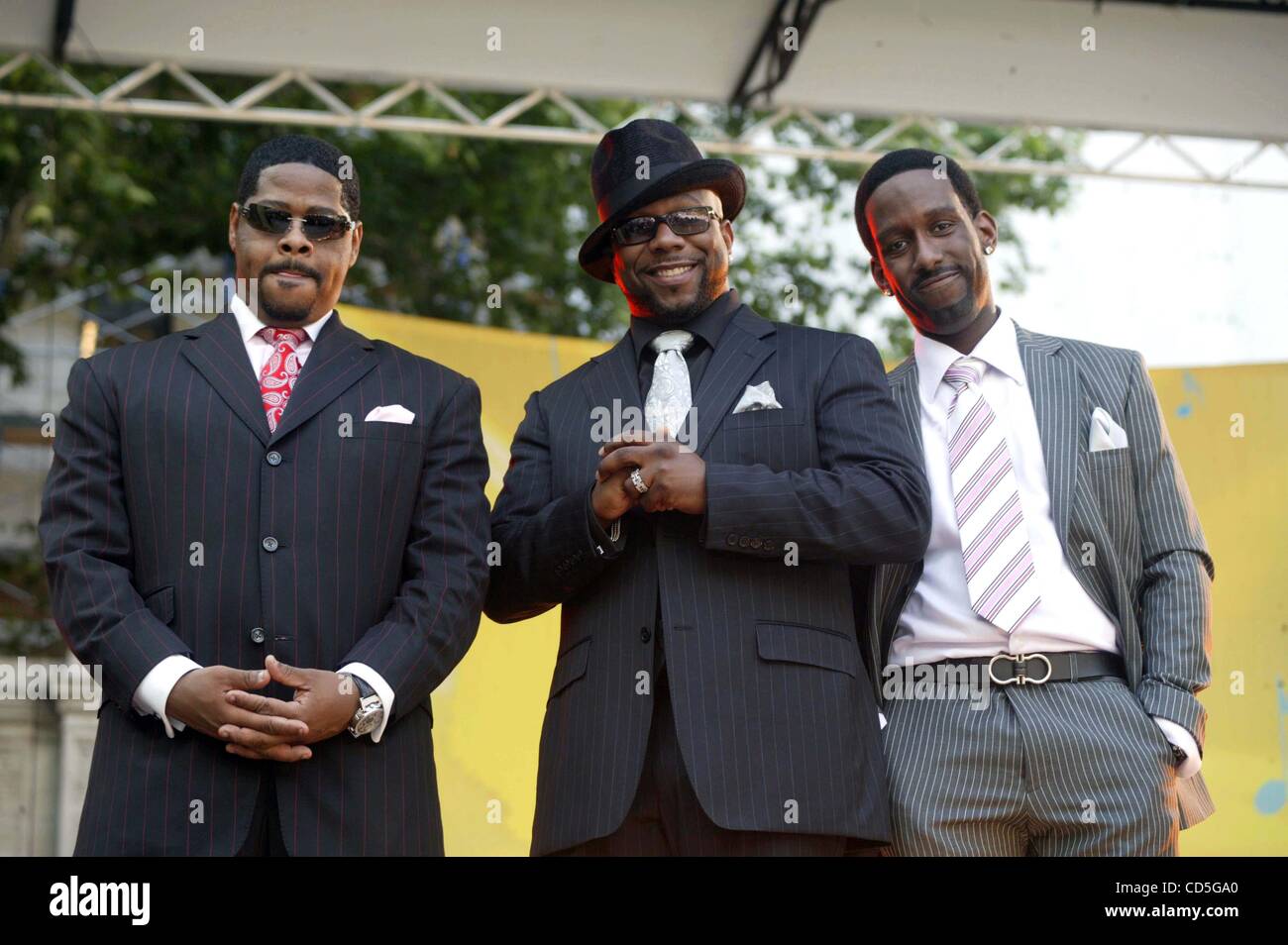 19 juin 2008 - New York, New York, États-Unis - K58710BCO.Boyz II Men EFFECTUER SUR ABC'S GOOD MORNING AMERICA CONCERT SERIES.Bryant Park, New York, 06-20-2008.NATHAN MORRIS WANYA MORRIS ET SCOTT STOCKMAN. - 2008 : l'image de crédit(Â© Bruce Cotler/Photos/ZUMAPRESS.com) Globe Banque D'Images