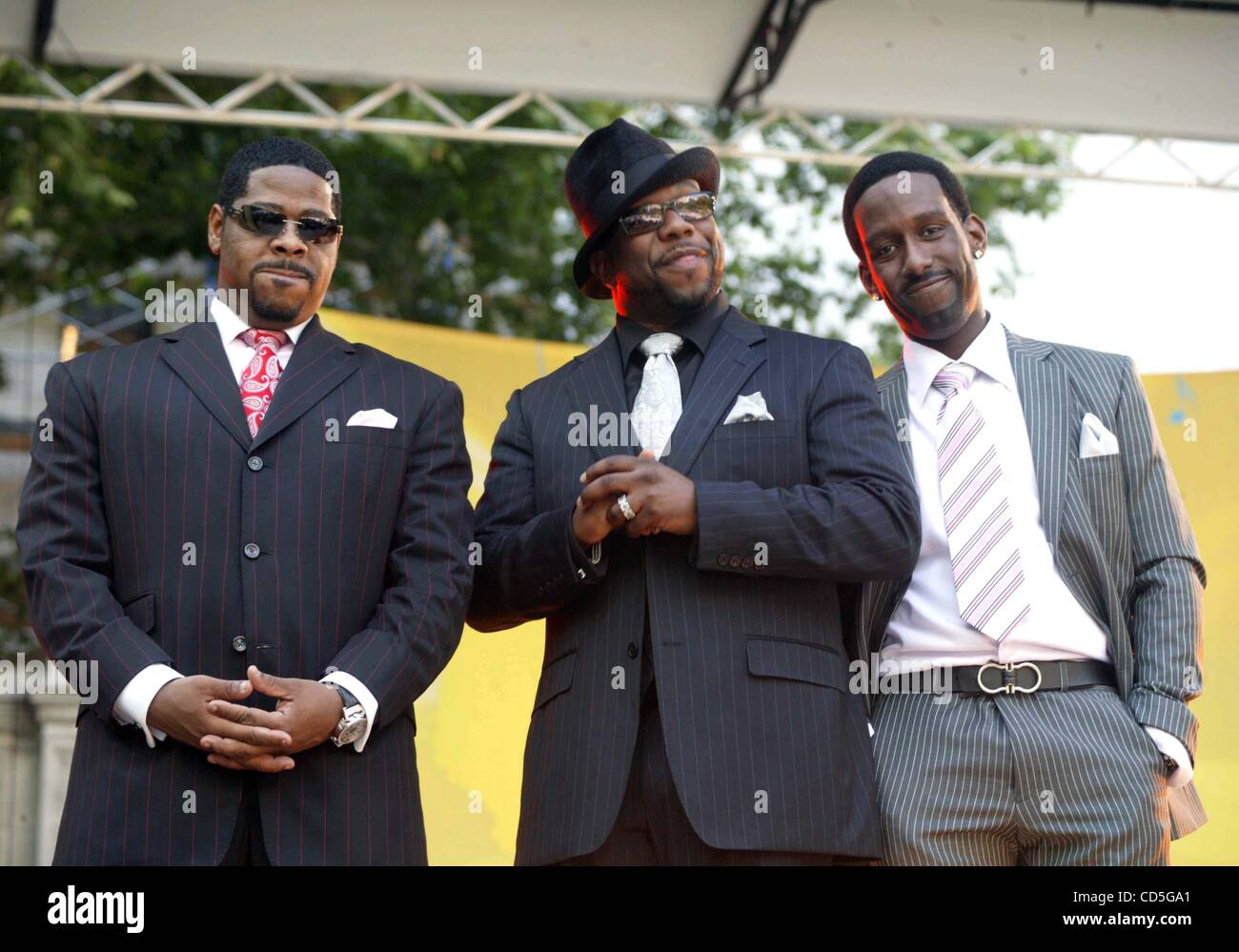19 juin 2008 - New York, New York, États-Unis - K58710BCO.Boyz II Men EFFECTUER SUR ABC'S GOOD MORNING AMERICA CONCERT SERIES.Bryant Park, New York, 06-20-2008.NATHAN MORRIS WANYA MORRIS ET SCOTT STOCKMAN. - 2008 : l'image de crédit(Â© Bruce Cotler/Photos/ZUMAPRESS.com) Globe Banque D'Images