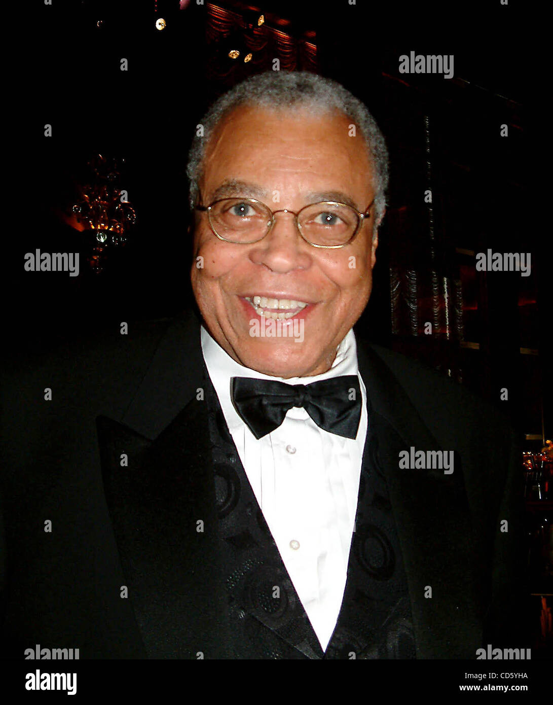 3 juin 2003 - New York, New York, États-Unis - K30980ML0603 SD.2003, PRATT LEGENDS.RAINBOW ROOM, NEW YORK New York.. / 2003.James Earl Jones(Image Crédit : Â© Mitchell Levy/Photos/ZUMAPRESS.com) Globe Banque D'Images