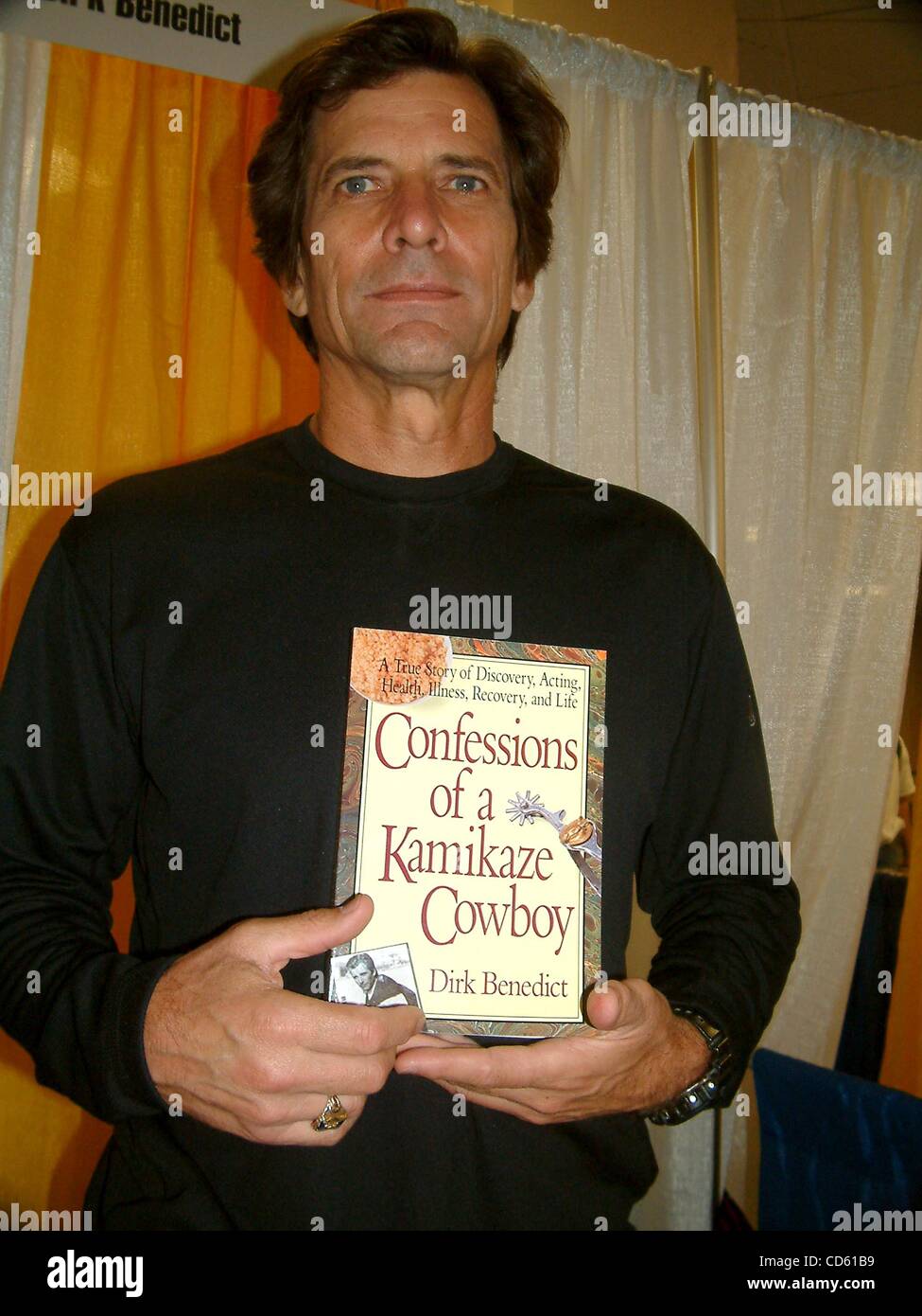 Le 27 juin 2003 - New York, New York, États-Unis - K31473ML.2003 SCI-FI ET FANTASTIQUE CONVENTION CRÉATEURS AU Madison Square Garden, NEW YORK New York .06/27/2003. / 2003.Dirk Benedict(Credit Image : Â© Mitchell Levy/Photos/ZUMAPRESS.com) Globe Banque D'Images