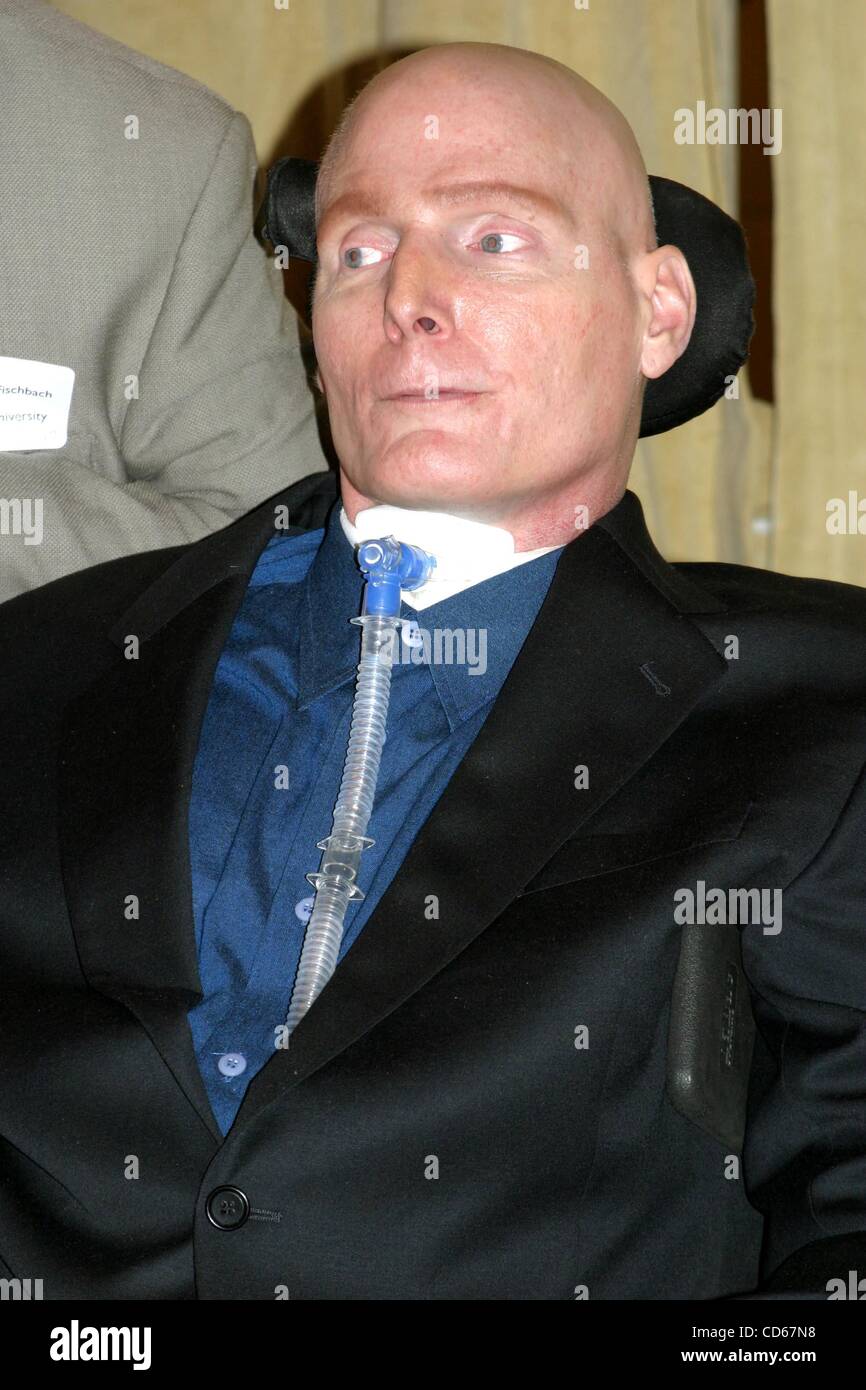 19 septembre 2003 - New York, New York, États-Unis - K32988RM.Christopher Reeve EST INVITÉ D'HONNEUR DE LA FONDATION LASKER RÉALISATIONS RESPECT DÉJEUNER DANS LA RECHERCHE MÉDICALE À L'HÔTEL PIERRE , NYC 09/19/2003. / CHRISTOPHER REEVE(Image Crédit : Â© Rick Mackler/Photos/ZUMAPRESS.com) Globe Banque D'Images