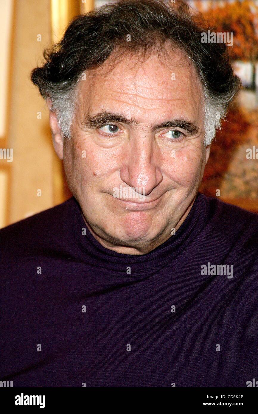 19 déc., 2003 - New York, New York, États-Unis - K34703RM .le NATIONAL ARTS CLUB PRÉSENTE.''FOOD FOR THOUGHT''..Gramercy Park, NEW YORK New York.. / 2003.JUDD HIRSCH(Image Crédit : Â© Rick Mackler/Photos/ZUMAPRESS.com) Globe Banque D'Images