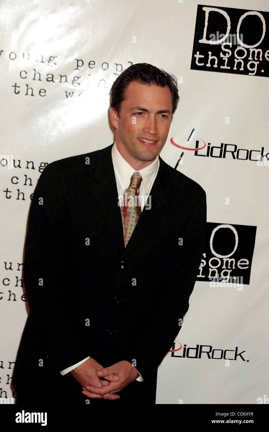 Avril 8, 2004 - New York, New York, États-Unis - K36553RB.L 2004 PRIX BRIQUE FAIRE QUELQUE CHOSE AU METROPOLITAN PAVILION, NEW YORK New York..04/08/2004. / 2004..ANDREW SHUE(Image Crédit : Â© Rick Mackler/Photos/ZUMAPRESS.com) Globe Banque D'Images