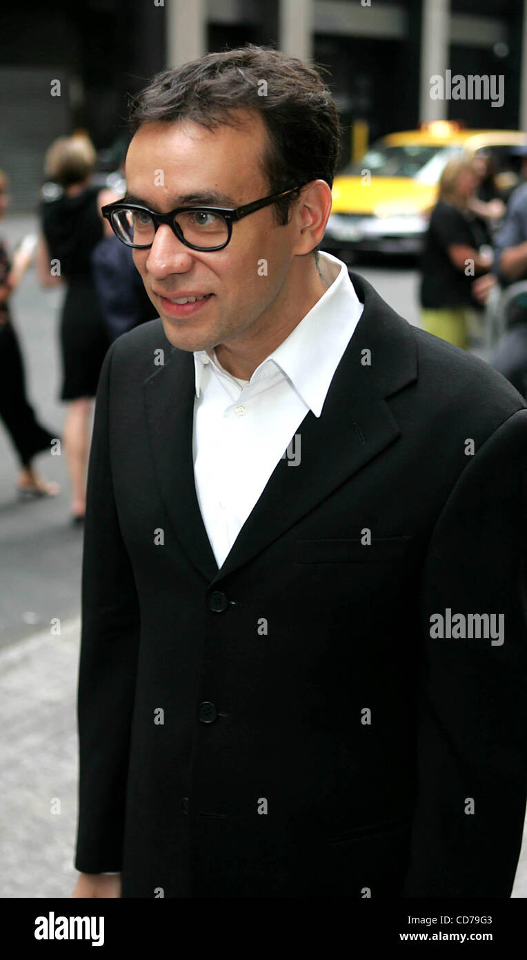 7 juillet 2004 - New York, New York, États-Unis - K38225RM.PROJECTION SPÉCIALE DE ''PRÉSENTATEUR LA LÉGENDE DE RON BURGUNDY'' AU MUSÉE DE TELEVISI0N ET RADIO , NEW YORK New York 07/07/2004. / FRED ARMISEN(Image Crédit : Â© Rick Mackler/Photos/ZUMAPRESS.com) Globe Banque D'Images