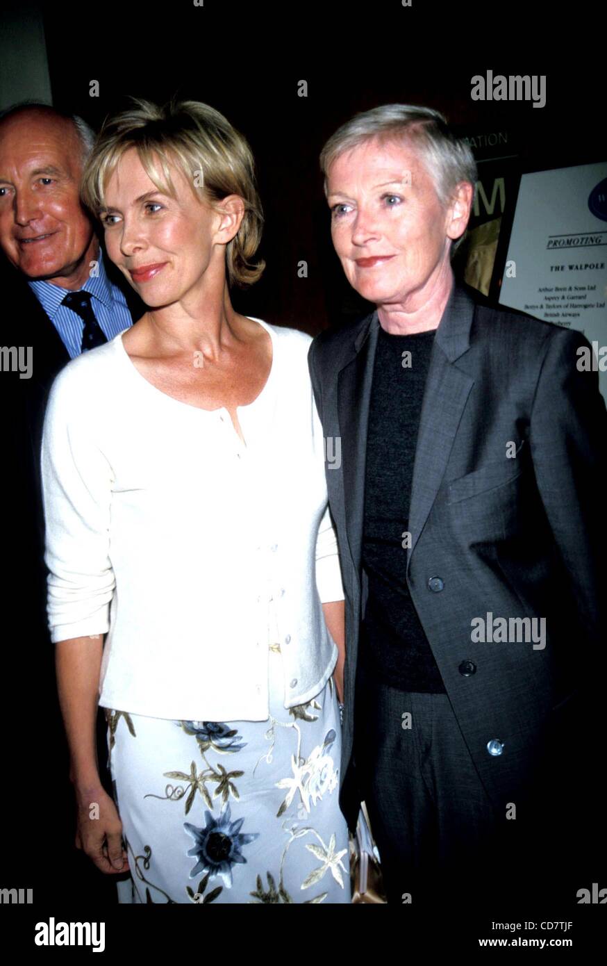 18 novembre 2004 - New York, New York, États-Unis - K13320JBU.Trudie Styler ET LIZ TILBERIS 1998. / Crédit photos(de droit : Â© Judie Burstein/Globe Photos/ZUMAPRESS.com) Banque D'Images