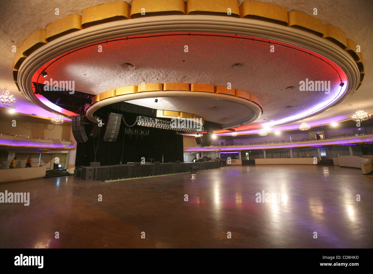 Le Hollywood Palladium est un théâtre situé au 6215 Sunset Boulevard à Hollywood, Californie. L'établissement, construit dans un style Art Déco, inclut un 11 200 pieds carrés (1040 m ?) danse avec salle pouvant accueillir jusqu'à 4 000 personnes. Le théâtre a ouvert ses portes le 23 septembre 1940 par un concert de Frank Sinatra et t Banque D'Images