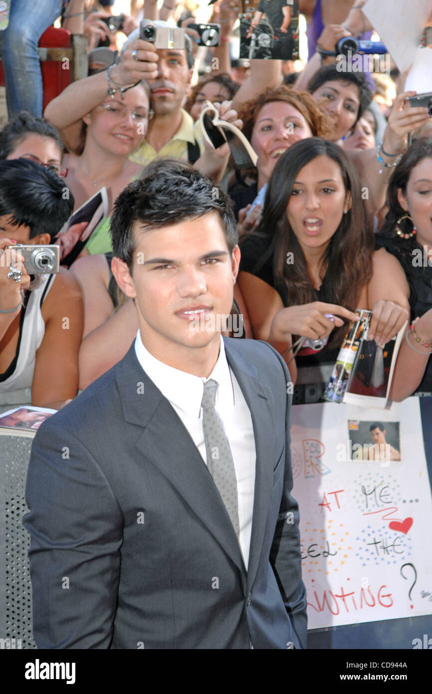 Tapis rouge à la première mondiale d'ECLIPSE le dernier film de la saga Twilight..Twilight star Taylor Lautner. (Crédit Image : © Andrea Ranalli/ZUMApress.com) Southcreek/mondial Banque D'Images Tapis rouge à la première mondiale d'ECLIPSE le dernier film de la saga Twilight..Twilight star Taylor Lautner. (Crédit Image : © Andrea Ranalli/ZUMApress.com) Southcreek/mondial Banque D'Images