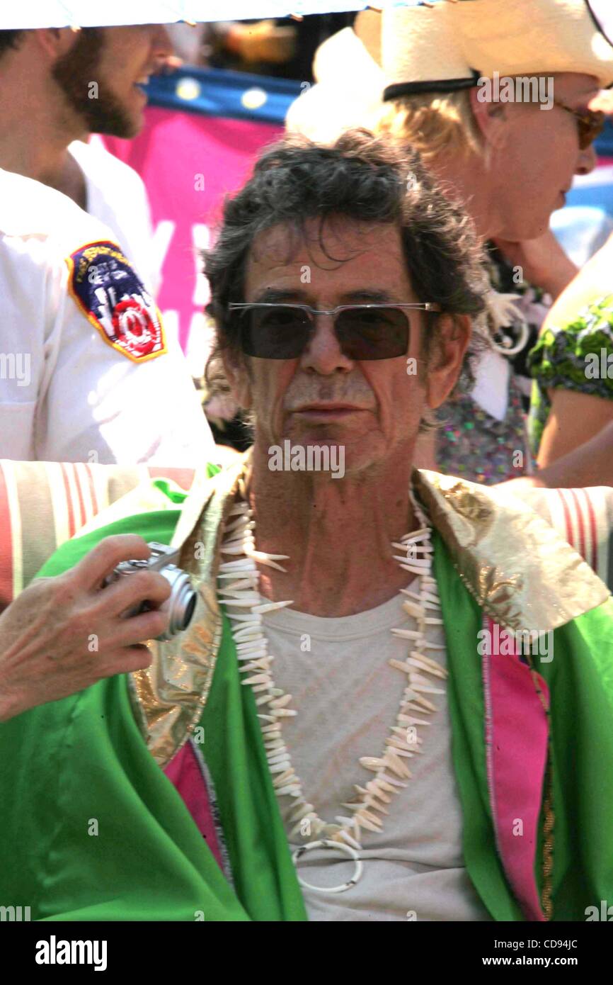 19 juin 2010 - New York, New York, États-Unis - les célébrités au 2010 Coney Island Mermaid Parade Brooklyn, NY 06-19-2010 Photos par télémétriques- Photos Inc.Â©2010.LOU REED (KING 28e parade annuelle de sirène).K65204RM(Image Crédit : Â© Rick Mackler/Photos/ZUMApress.com) Globe Banque D'Images