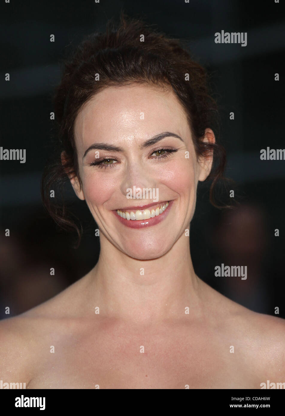 Aug 30, 2010 - Hollywood, Californie, États-Unis - Actrice MAGGIE SIFF à la saison trois premiere de 'Sons of Anarchy' au dôme à l'Arclight Cinerama. (Crédit Image : © Lisa O'Connor/ZUMApress.com) Banque D'Images