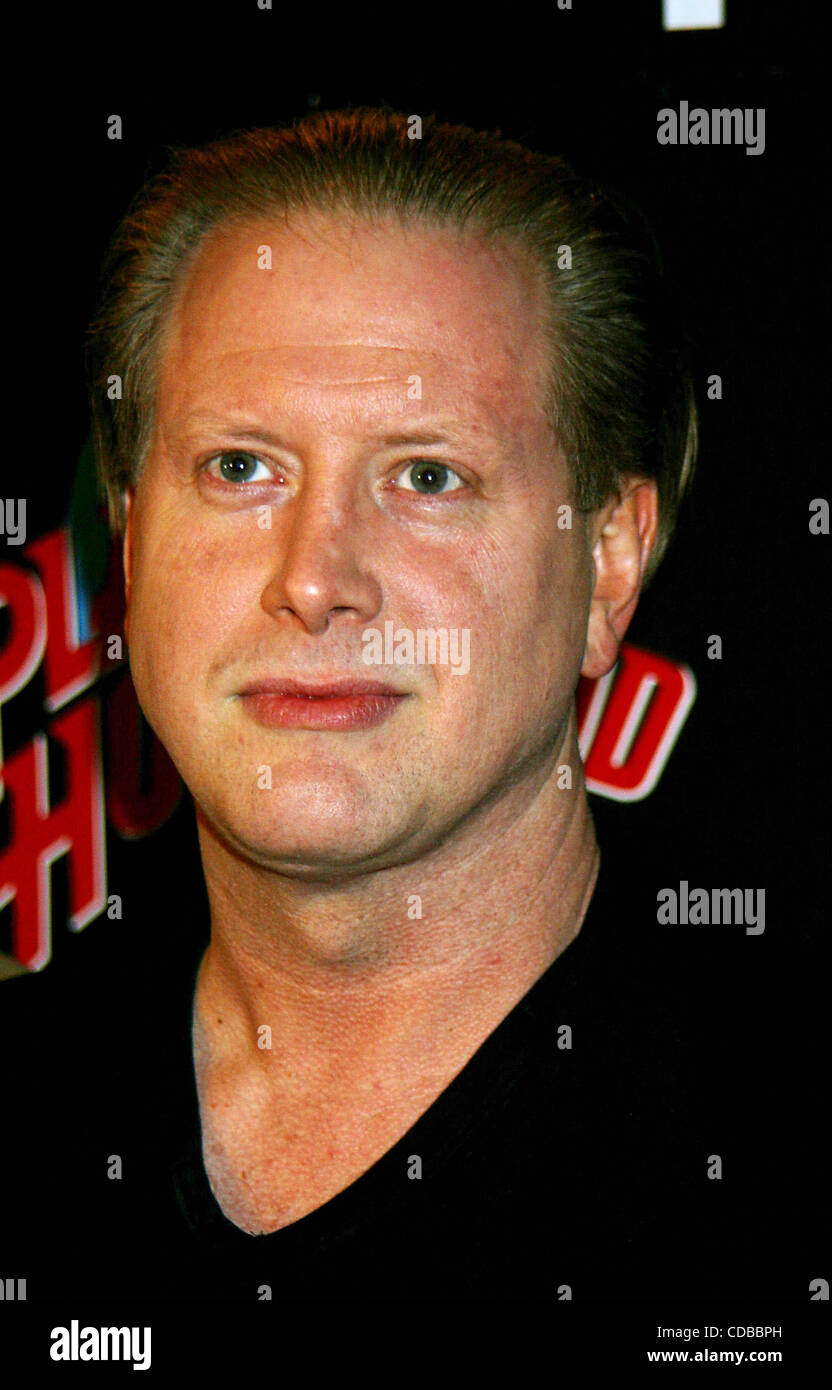 K35189JBU.L'apprenti PREND LA PLANÈTE ! !.L'atout de Donald et ex-PARTICIPANTS À ASSISTER À LA VUE DES PARTIES AU PLANET HOLLYWOOD À NEW YORK New York.1/29/2004. / 2004.DARRELL HAMMOND(Image Crédit : Â© Judie Burstein/Photos/ZUMAPRESS.com) Globe Banque D'Images