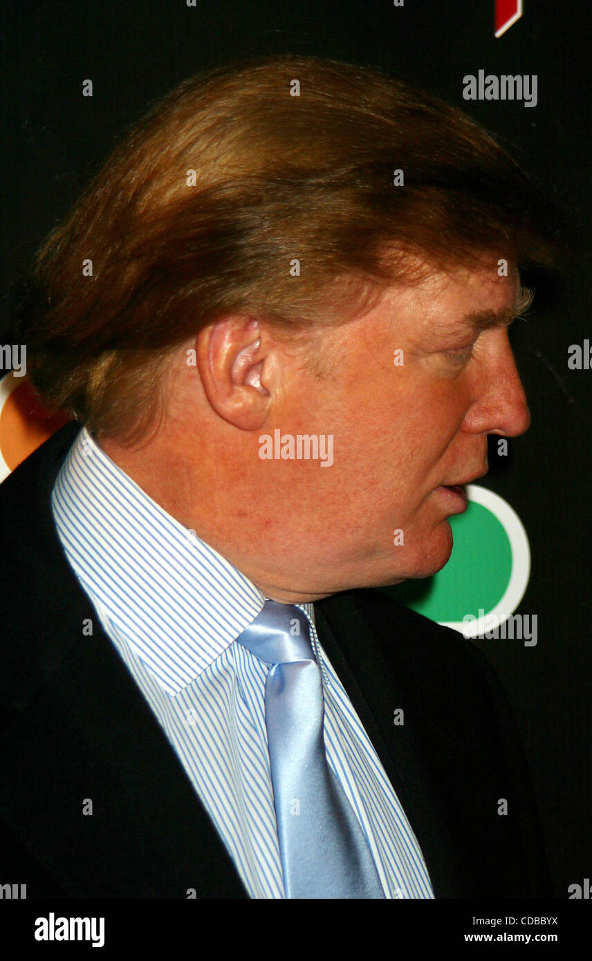K35189JBU.L'apprenti PREND LA PLANÈTE ! !.L'atout de Donald et ex-PARTICIPANTS À ASSISTER À LA VUE DES PARTIES AU PLANET HOLLYWOOD À NEW YORK New York.1/29/2004. / 2004.(Image Crédit : Â© Judie Burstein/Photos/ZUMAPRESS.com) Globe Banque D'Images
