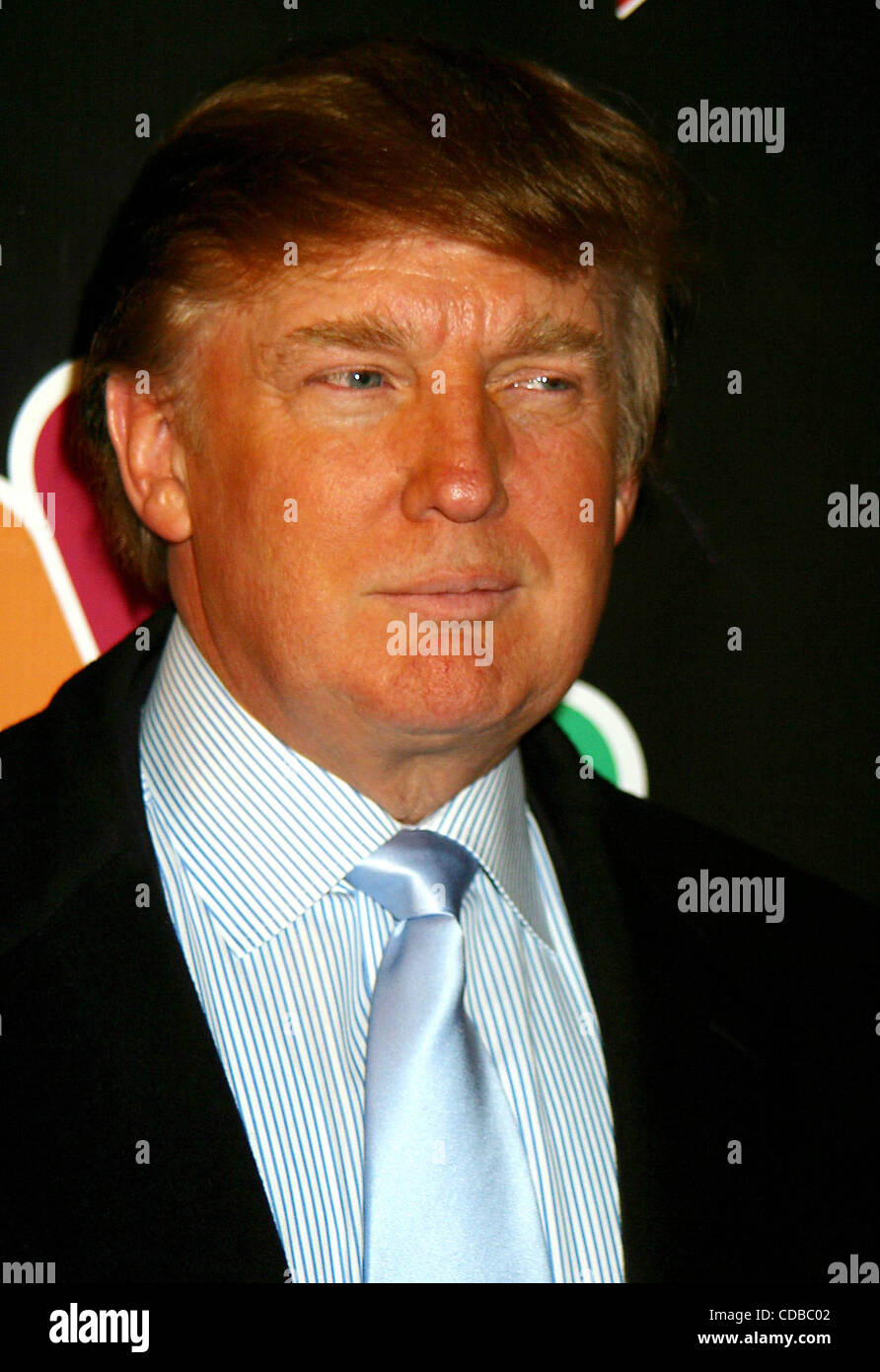 K35189JBU.L'apprenti PREND LA PLANÈTE ! !.L'atout de Donald et ex-PARTICIPANTS À ASSISTER À LA VUE DES PARTIES AU PLANET HOLLYWOOD À NEW YORK New York.1/29/2004. / 2004.(Image Crédit : Â© Judie Burstein/Photos/ZUMAPRESS.com) Globe Banque D'Images