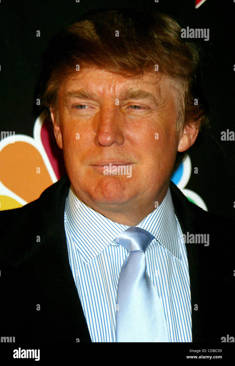 K35189JBU.L'apprenti PREND LA PLANÈTE ! !.L'atout de Donald et ex-PARTICIPANTS À ASSISTER À LA VUE DES PARTIES AU PLANET HOLLYWOOD À NEW YORK New York.1/29/2004. / 2004.(Image Crédit : Â© Judie Burstein/Photos/ZUMAPRESS.com) Globe Banque D'Images