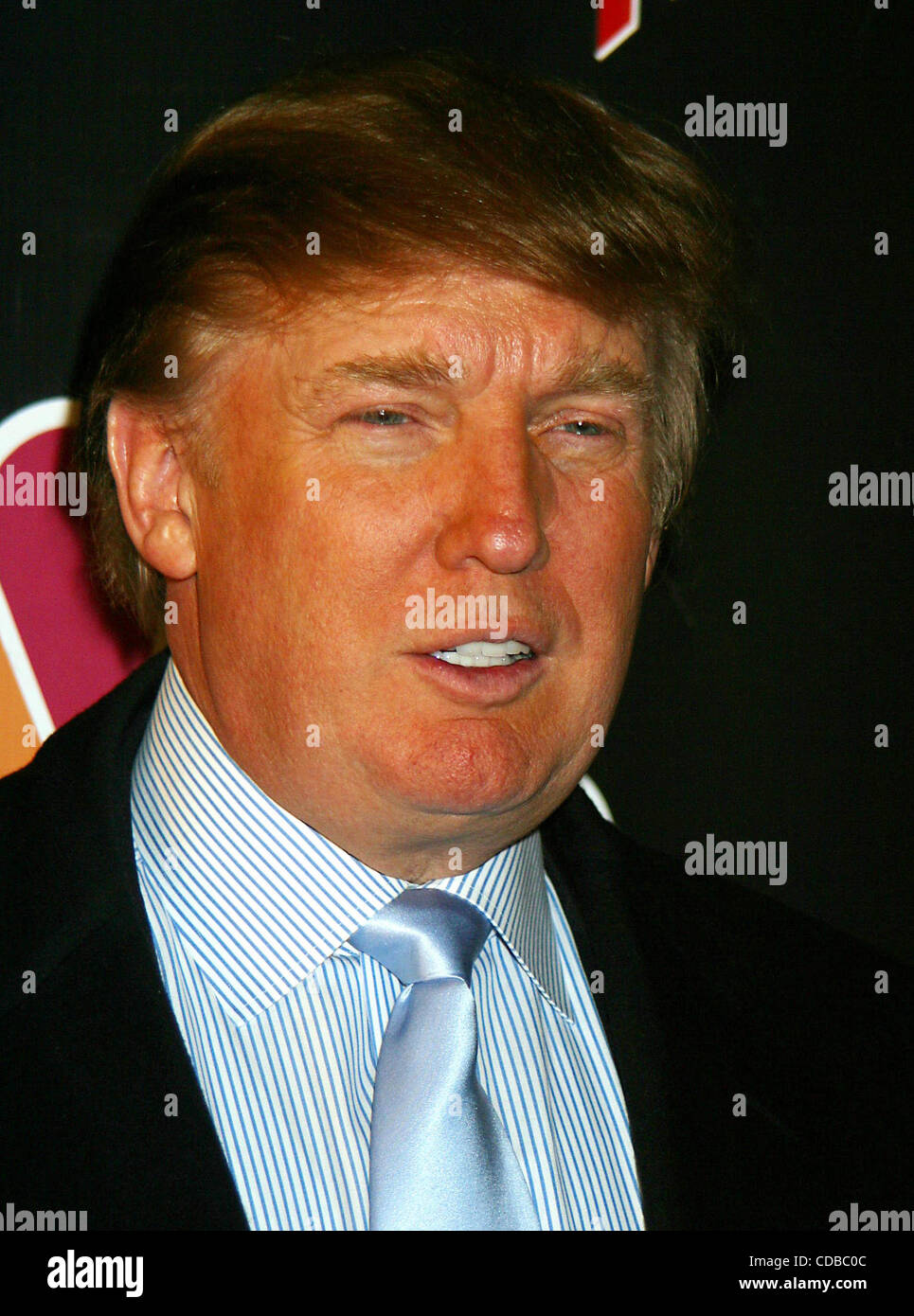K35189JBU.L'apprenti PREND LA PLANÈTE ! !.L'atout de Donald et ex-PARTICIPANTS À ASSISTER À LA VUE DES PARTIES AU PLANET HOLLYWOOD À NEW YORK New York.1/29/2004. / 2004.(Image Crédit : Â© Judie Burstein/Photos/ZUMAPRESS.com) Globe Banque D'Images