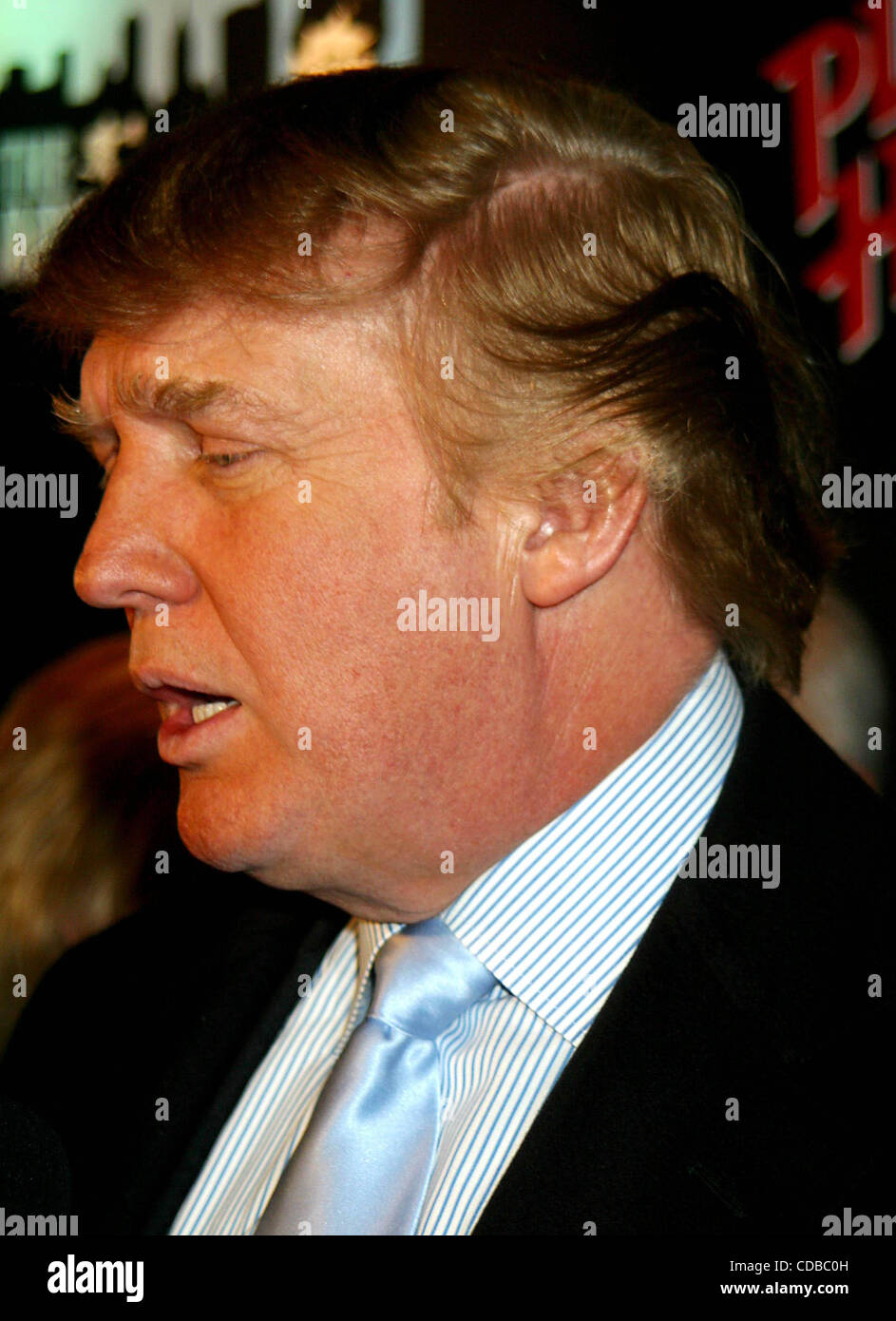 K35189JBU.L'apprenti PREND LA PLANÈTE ! !.L'atout de Donald et ex-PARTICIPANTS À ASSISTER À LA VUE DES PARTIES AU PLANET HOLLYWOOD À NEW YORK New York.1/29/2004. / 2004.(Image Crédit : Â© Judie Burstein/Photos/ZUMAPRESS.com) Globe Banque D'Images