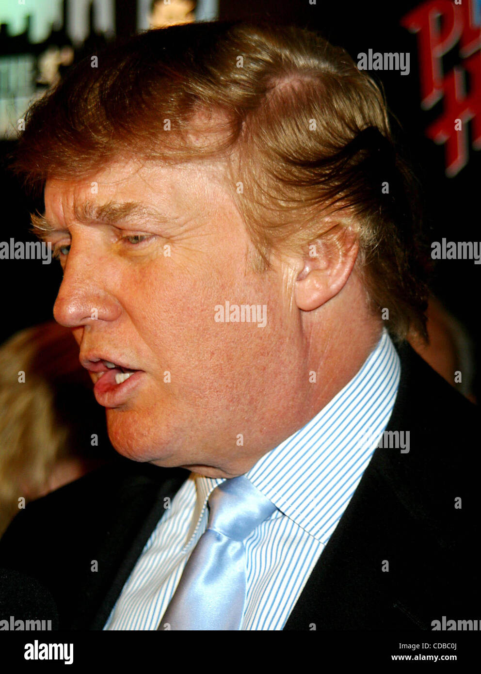 K35189JBU.L'apprenti PREND LA PLANÈTE ! !.L'atout de Donald et ex-PARTICIPANTS À ASSISTER À LA VUE DES PARTIES AU PLANET HOLLYWOOD À NEW YORK New York.1/29/2004. / 2004.(Image Crédit : Â© Judie Burstein/Photos/ZUMAPRESS.com) Globe Banque D'Images
