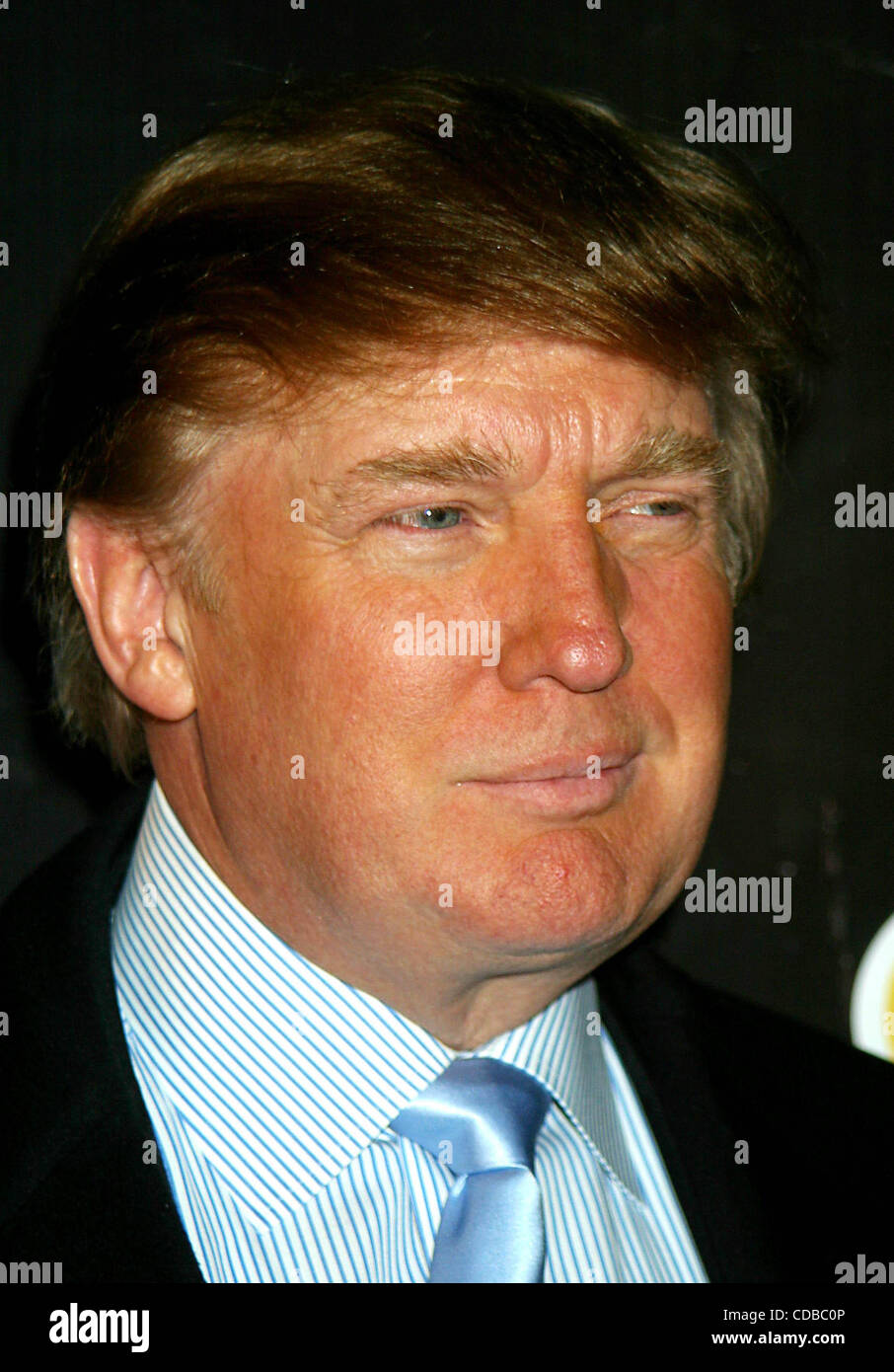 K35189JBU.L'apprenti PREND LA PLANÈTE ! !.L'atout de Donald et ex-PARTICIPANTS À ASSISTER À LA VUE DES PARTIES AU PLANET HOLLYWOOD À NEW YORK New York.1/29/2004. / 2004.(Image Crédit : Â© Judie Burstein/Photos/ZUMAPRESS.com) Globe Banque D'Images