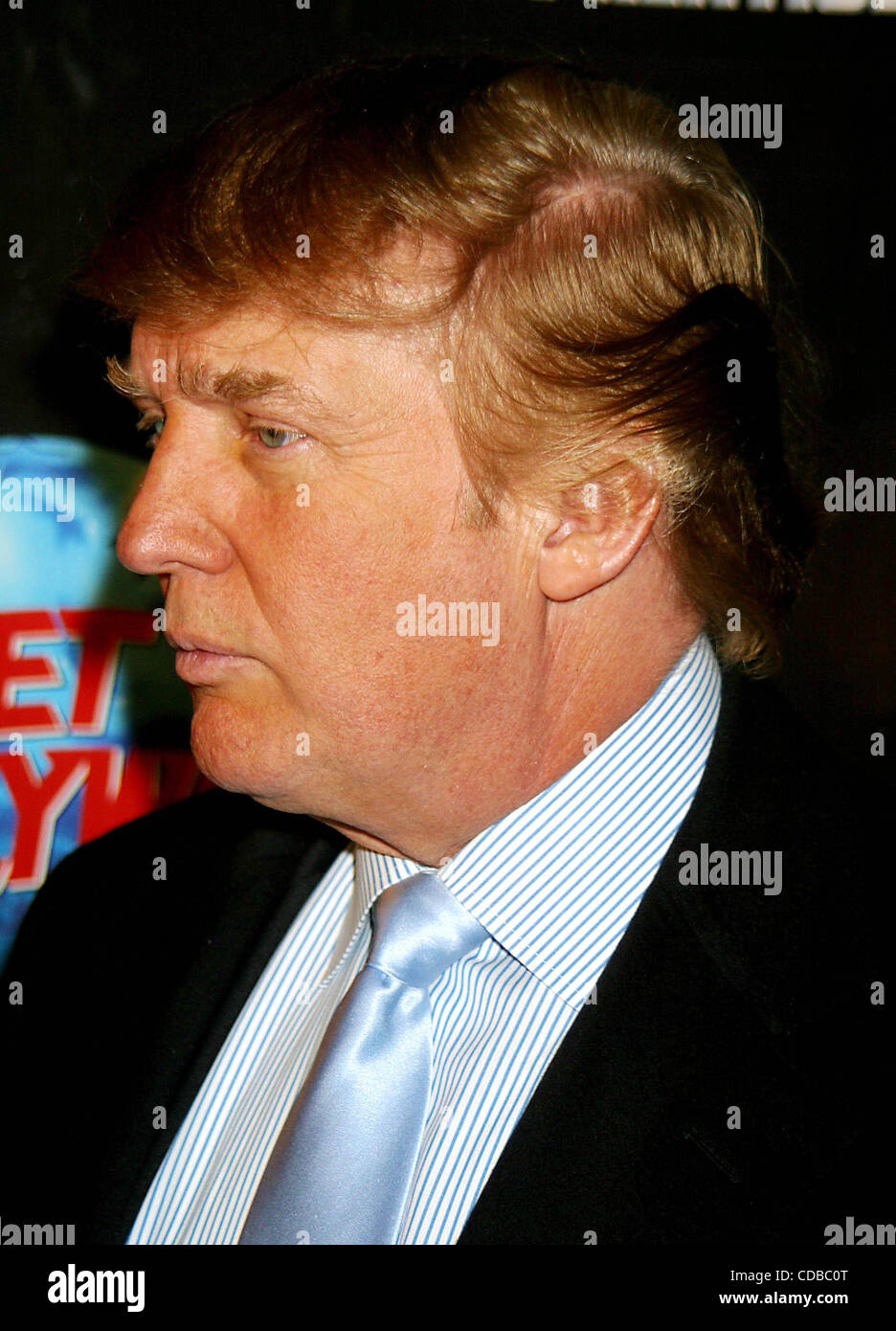 K35189JBU.L'apprenti PREND LA PLANÈTE ! !.L'atout de Donald et ex-PARTICIPANTS À ASSISTER À LA VUE DES PARTIES AU PLANET HOLLYWOOD À NEW YORK New York.1/29/2004. / 2004.(Image Crédit : Â© Judie Burstein/Photos/ZUMAPRESS.com) Globe Banque D'Images