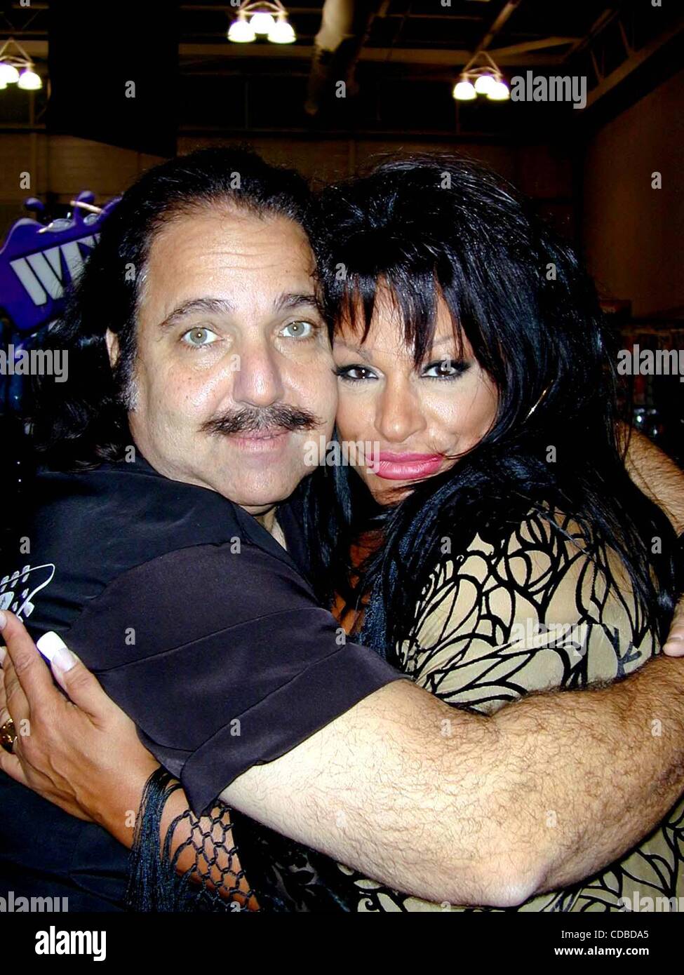 1 janvier, 2011 - New York, New York, États-Unis - East Coast Video Show à Atlantic City dans le New Jersey.Le 30 septembre , 2003 - 1 octobre, 2003 . Ron Jeremy & Vanessa Del Rio.Atlantic City Convention Center. / 2003.K33292B Ltée(Image Crédit : Â© Bruce Cotler/Photos/ZUMAPRESS.com) Globe Banque D'Images