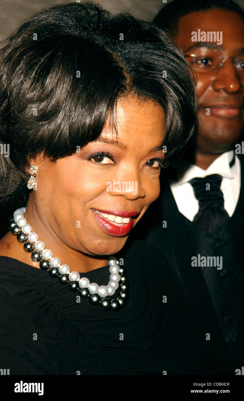 K29701AR BLACK ACHIEVERS DANS L'INDUSTRIE LE DÎNER.Le SHERATON HOTEL, NEW YORK New York, 03/20/2003. / 2003.Oprah Winfrey.(Image Crédit : Â© Andrea Renault/monde/ZUMAPRESS.com) Photos Banque D'Images