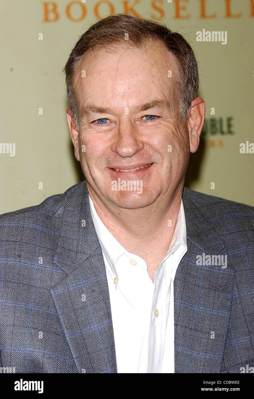 K34039AR.BILL O'REILLY SIGNATURE DES COPIES DE SON NOUVEAU LIVRE .''QUI ...