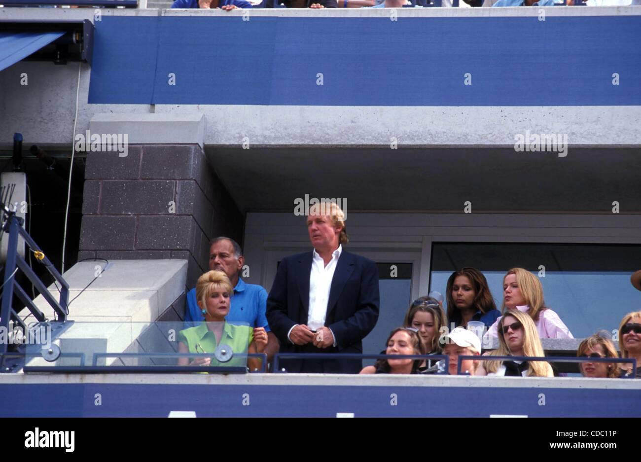 K13136US OPEN 1998.AR.AU CENTRE NATIONAL DE TENNIS À FLUSHING, NEW YORK 09/10/98.L'atout de Donald ET IVANA TRUMP FEMME. / 1998.DONALDTRUMPRETRO(Image Crédit : Â© Andrea Renault/monde/ZUMAPRESS.com) Photos Banque D'Images