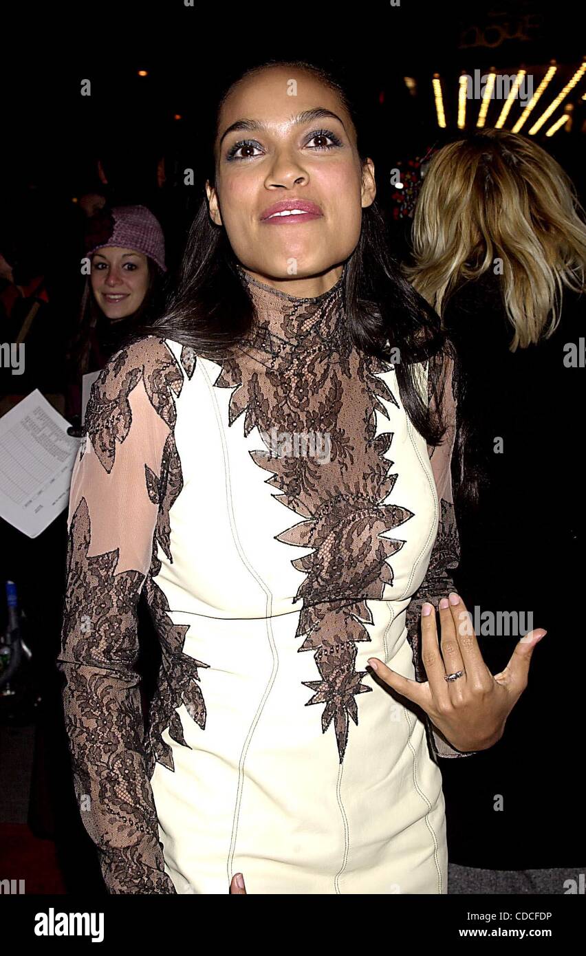 1 janvier, 2011 - New York, New York, États-Unis - ROSARIO DAWSON.K28087SD JKRON1216 .25e heure PREMIÈRE AU ZIEGFELD THEATRE À NEW YORK New York . . / 2002 Crédit : Image(Â© John Krondes Globe/ZUMAPRESS.com)/Photos Banque D'Images