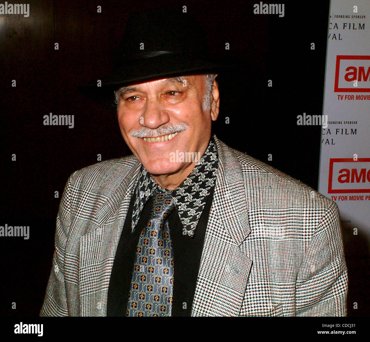 ALDO SOMBRELL.K30529ML .TRIBECA FILM FESTIVAL .AMC POUR PREMIERE NOUVELLE VERSION RESTAURÉE DE LE BON, LA BRUTE ET LE TRUAND SALLE DE PROJECTION À L'Université PACE À NEW YORK New York 5/8/2003 . / 2003 Crédit : Image(Â© Mitchell Levy/Photos/ZUMAPRESS.com) Globe Banque D'Images